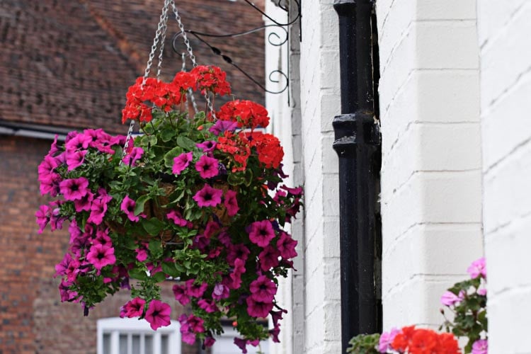 great way to make your porch appear taller