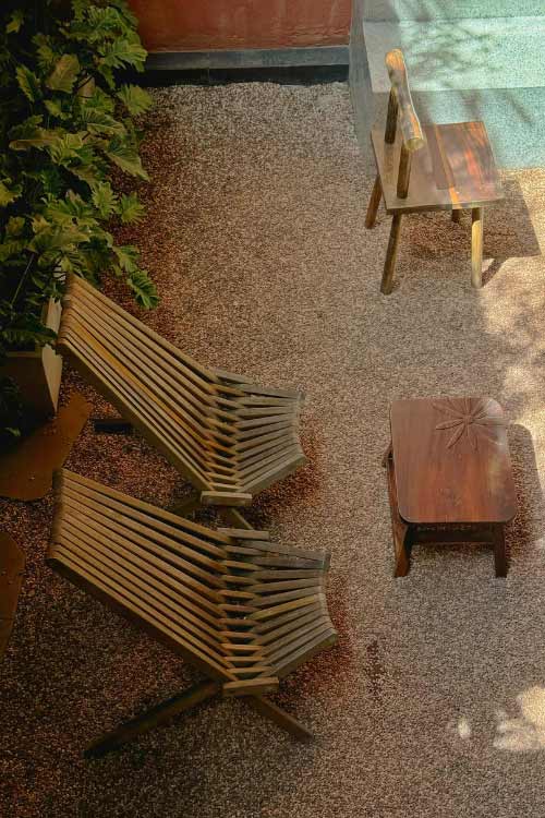 It works well with anything from farmhouse to coastal to modern backyards