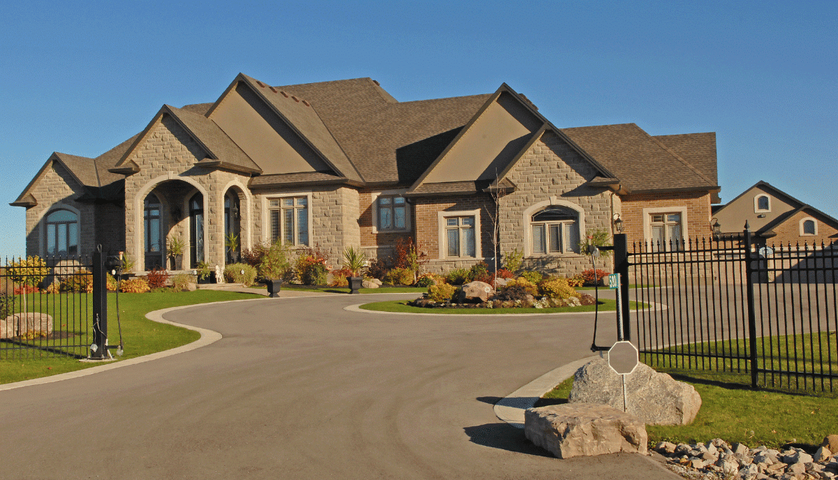 Circle Driveway Landscaping Ideas That Add Style
