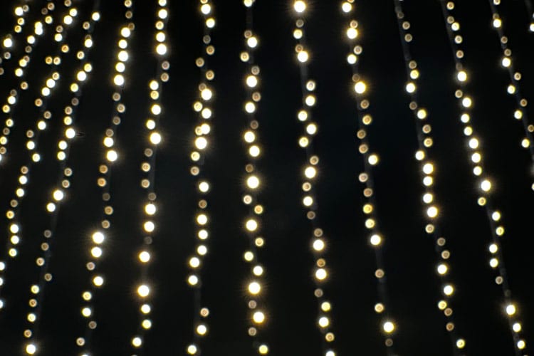 Curtain lights have the ability to cover large spaces like fences