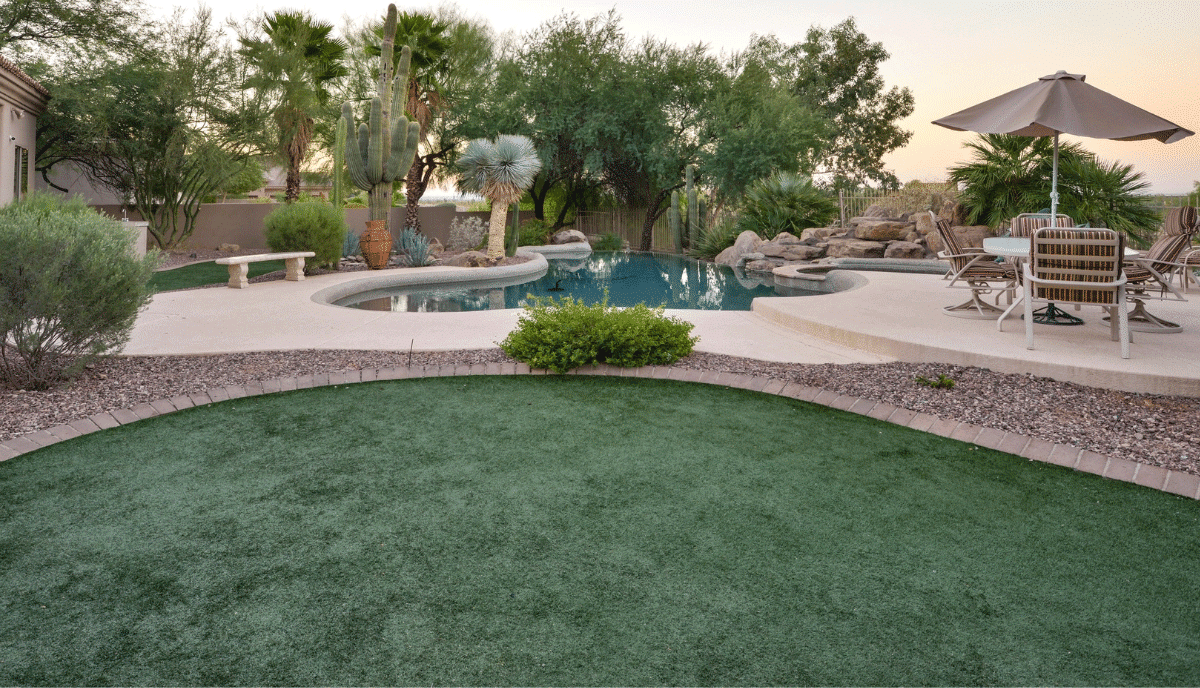 Leave the center of your backyard open and define the space with a paver border right around