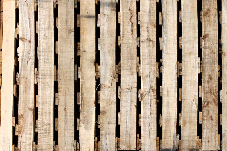 You can never go wrong with a couple of pallet wood planks and a coat of paint